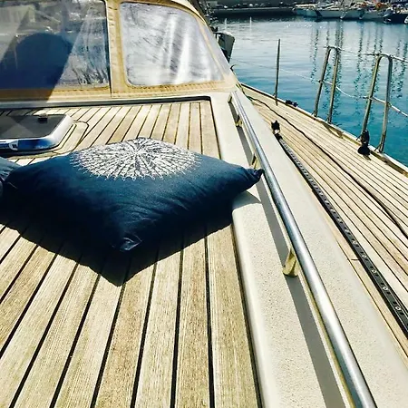 Mar Azul Botel