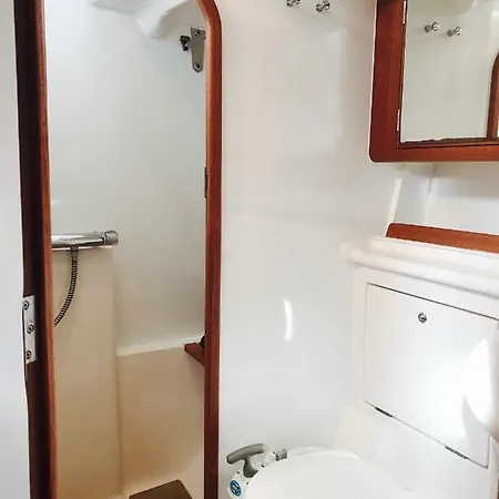 Mar Azul Botel *