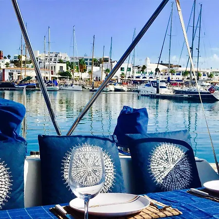 Mar Azul Botel *