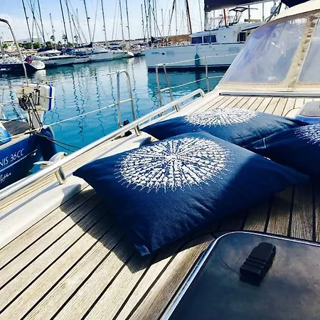 Botel Mar Azul *