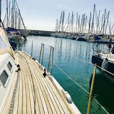 Mar Azul Botel *